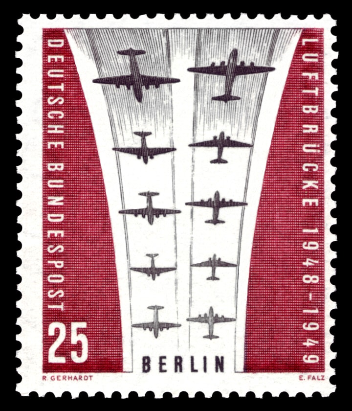 Briefmarke zum zehnten Jahrestag der Beendigung der Berlin Blockade